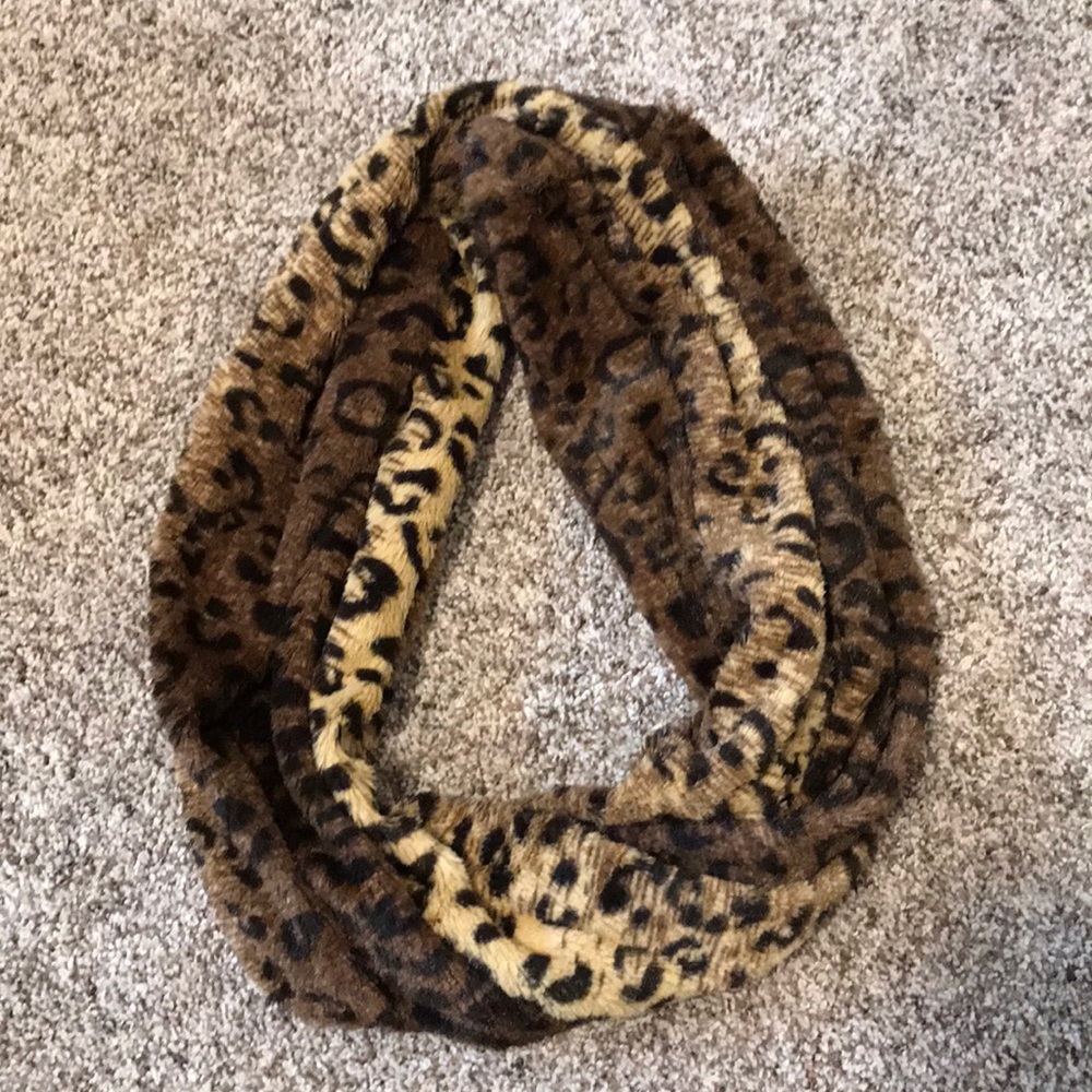 Faux Fur Leopard Print Cowl Scarf